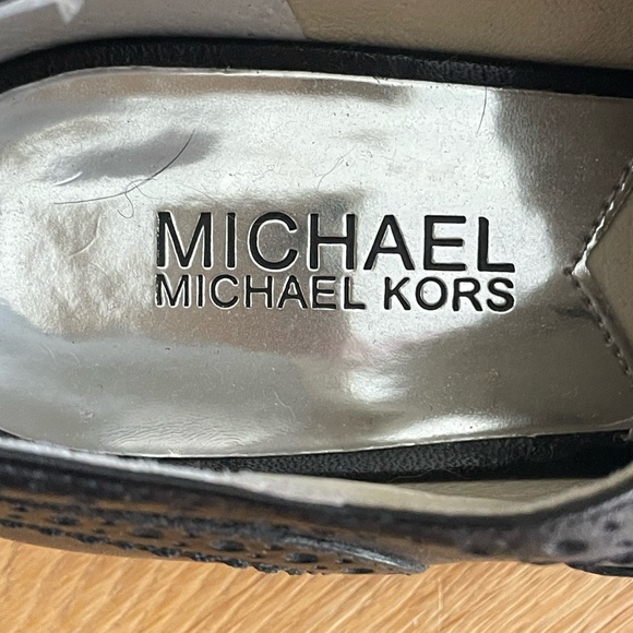 Classic Black Leather Brogues for Women - Picture 6 of 8